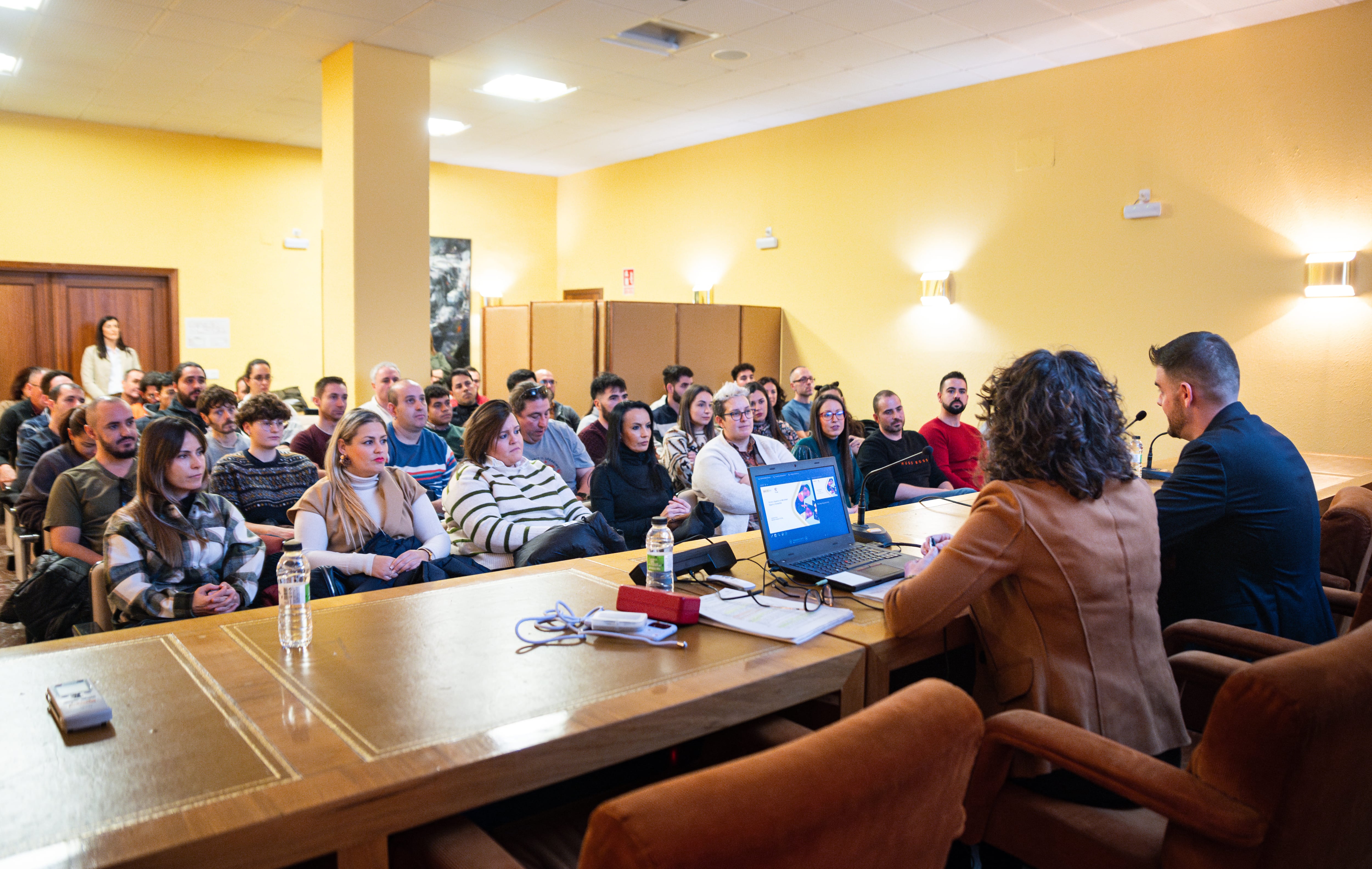 Acto inaugural del curso con alta asistencia de alumnos