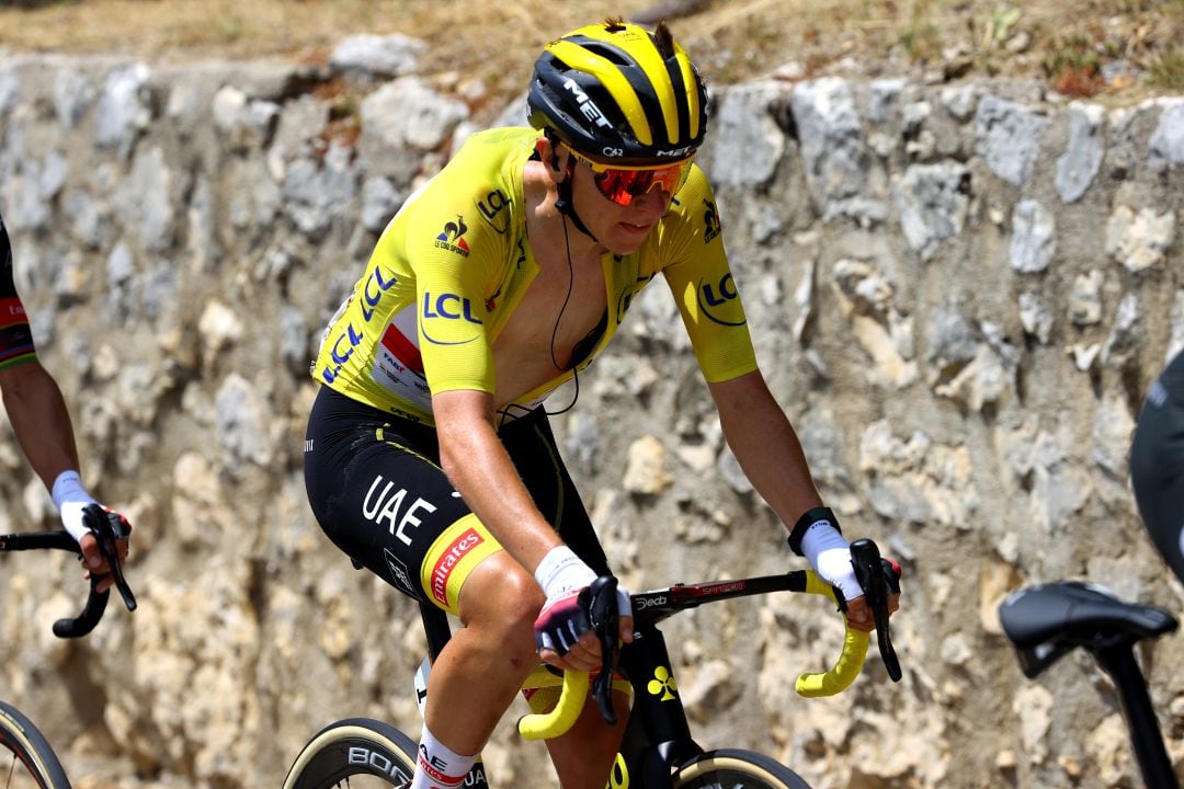 Tadej Pogacar sufre en el Mount Ventoux