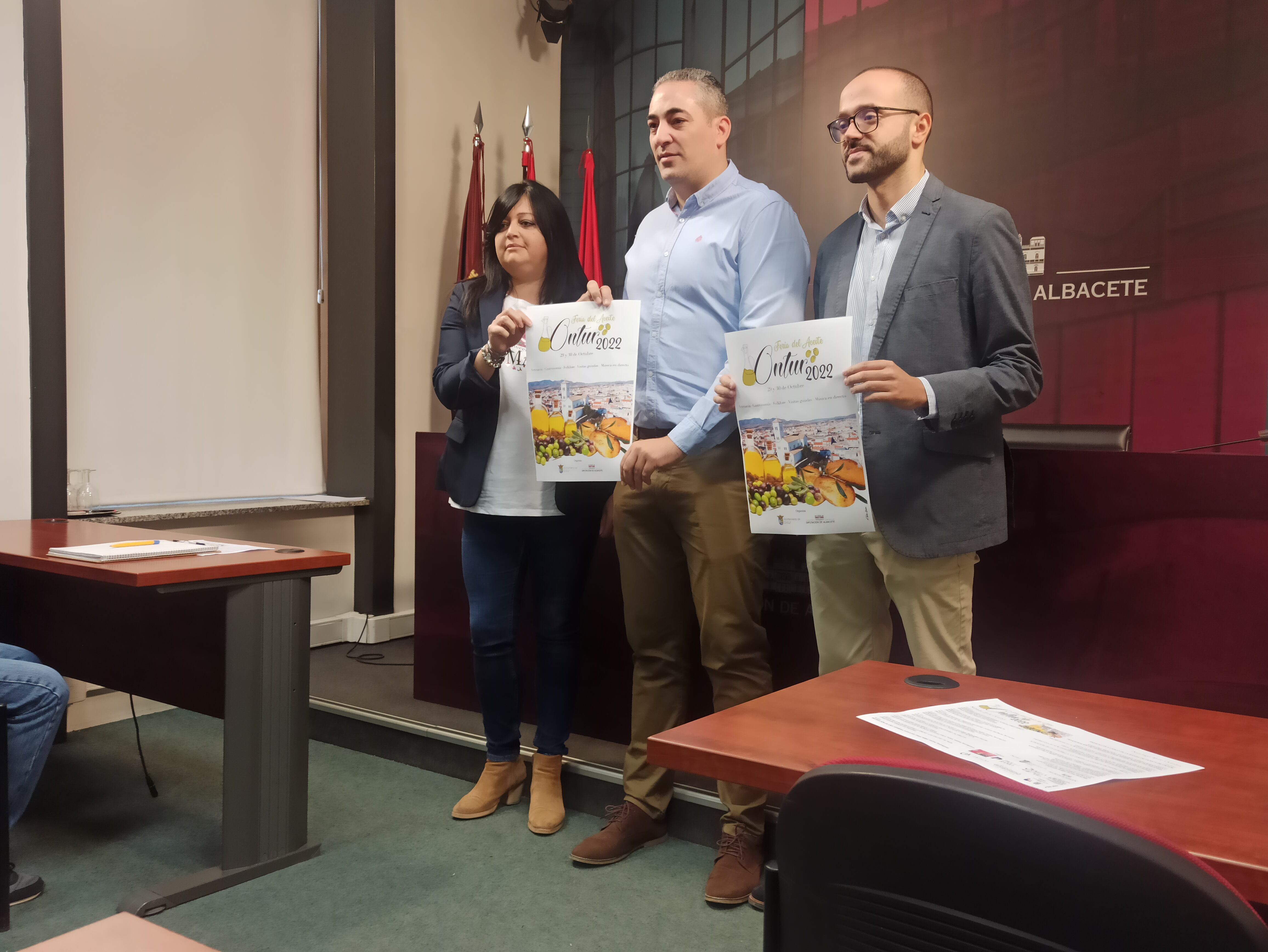 La Diputación de Albacete y Jesús López, alcalde de Ontur, presentan la primera Feria del Aceite de Oliva de Ontur | Imagen: Pedro Miguel González