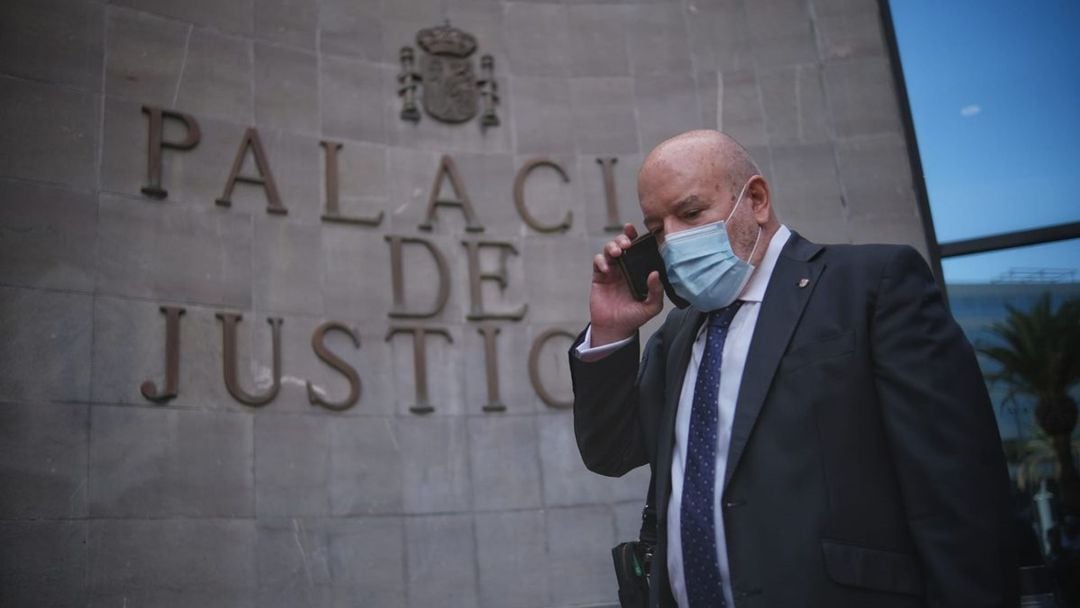 Miguel Concepción entrando en la Audiencia Provincial de Santa Cruz de Tenerife. 