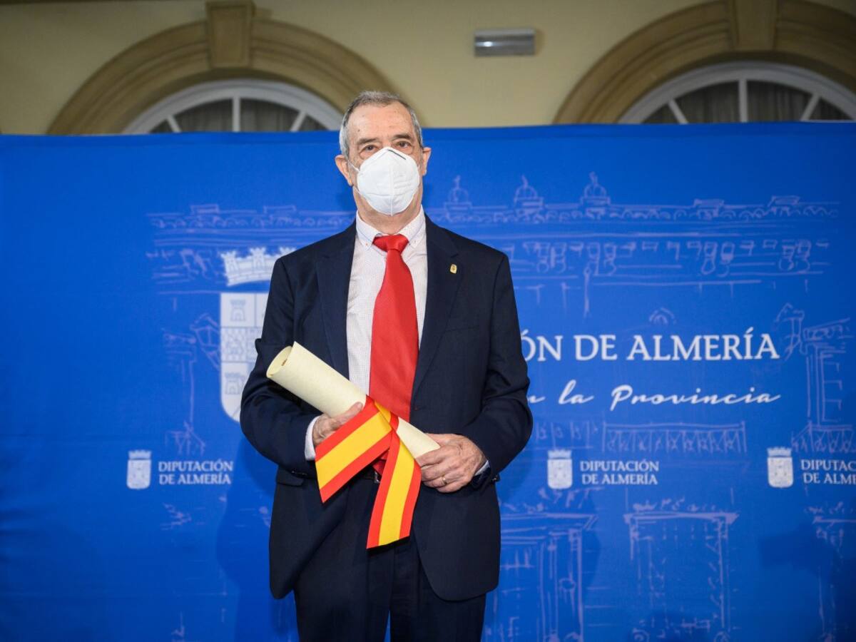 Ambrosio Sánchez recibe el Escudo de Oro de la Provincia