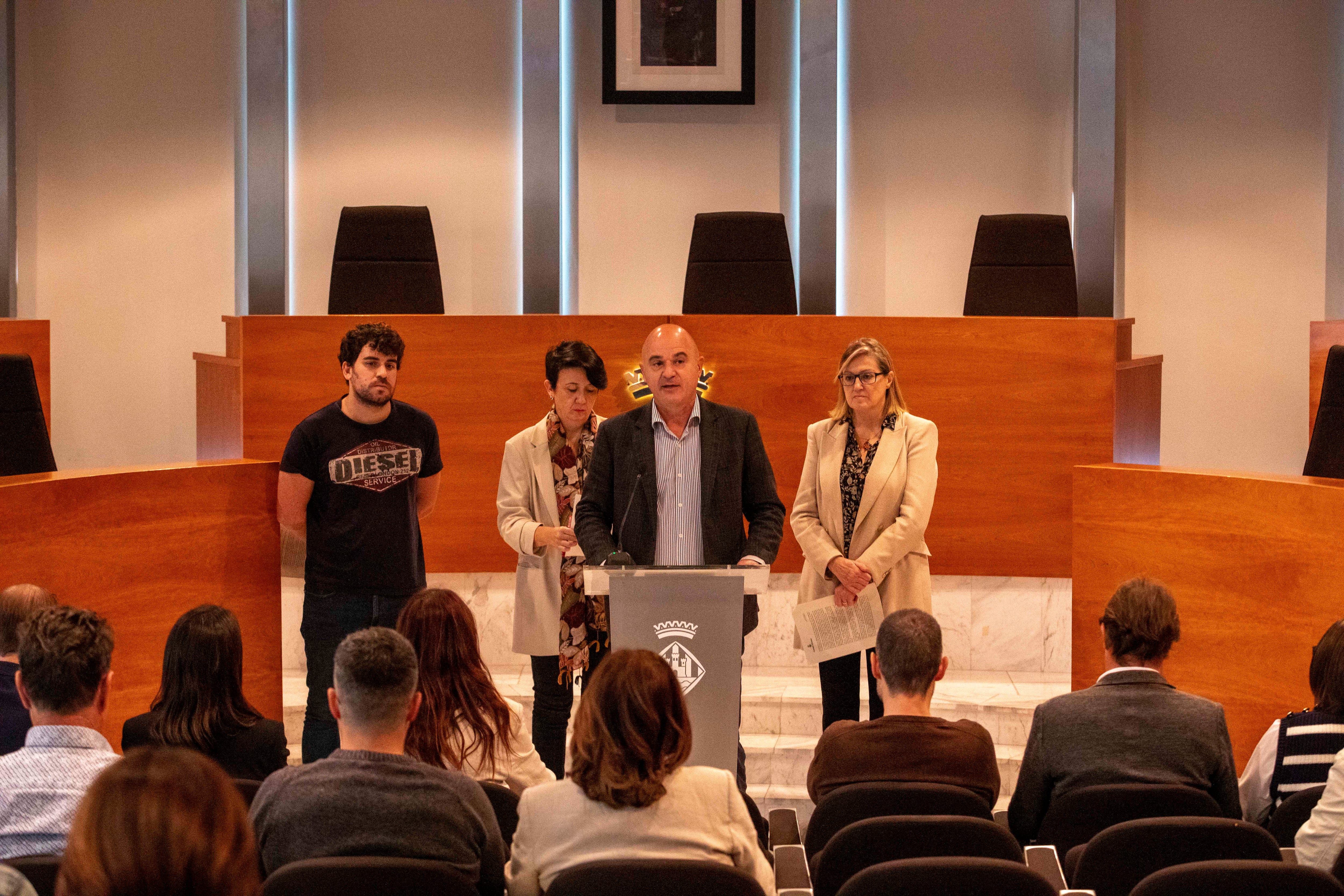 Lectura del manifiesto en el salón de plenos