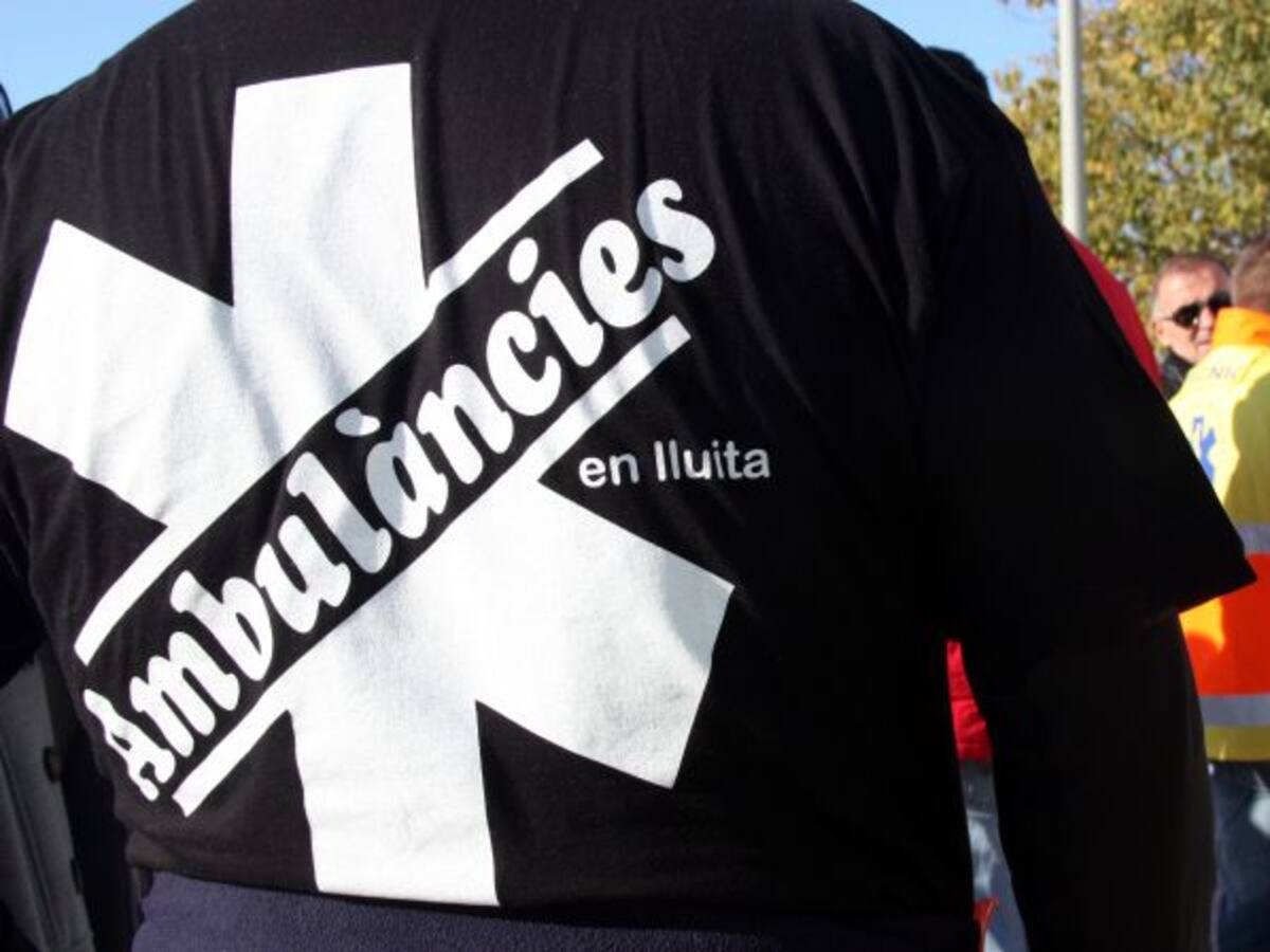 Els treballadors de les ambulàncies faran vaga si no mantenen condicions de feina