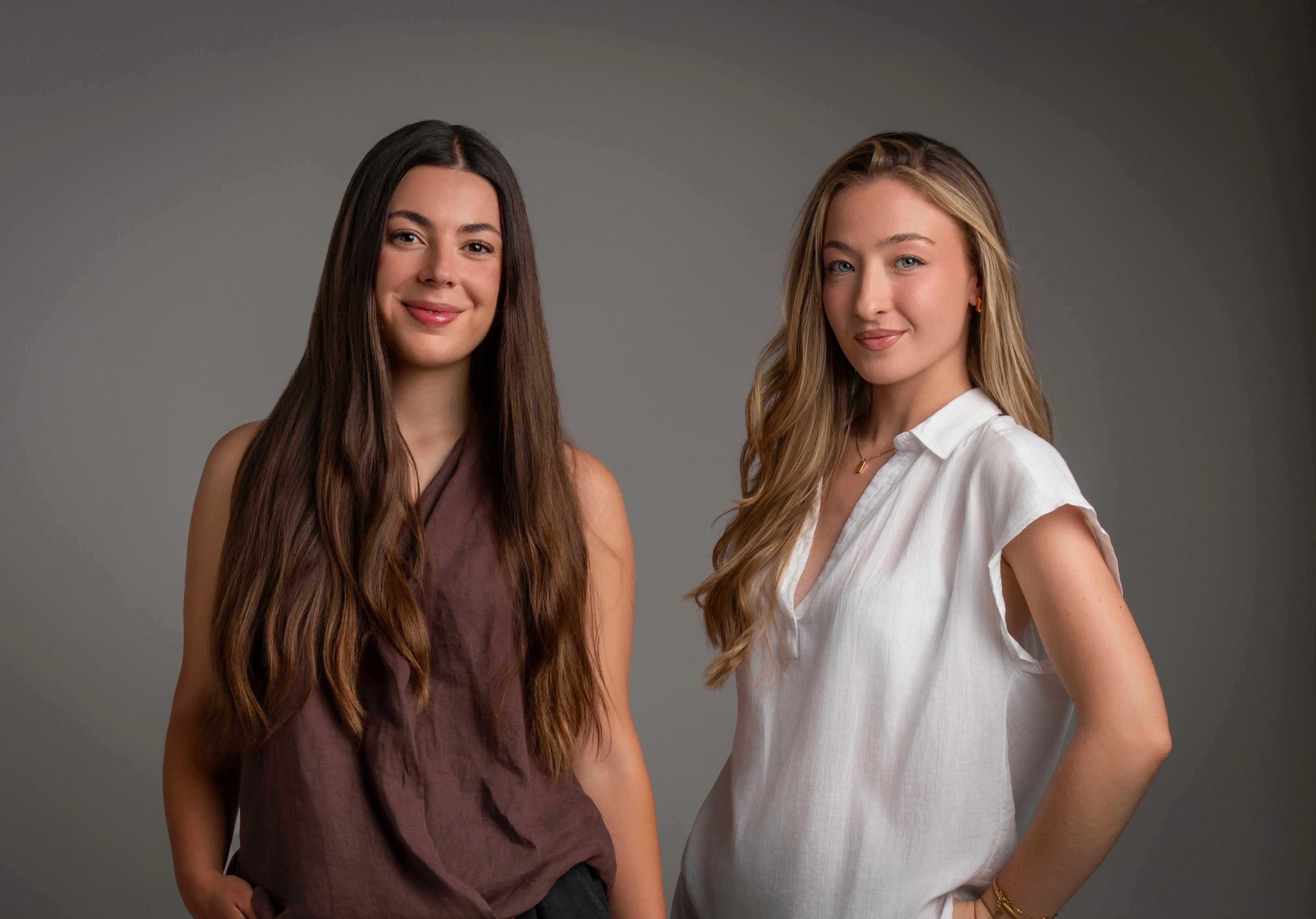 Martina Royuela y Natalia Castillero al frente de la agencia de márquetin Raíces.