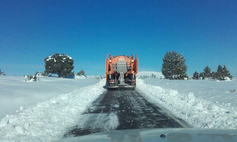 Quitanieves actuando en la provincia