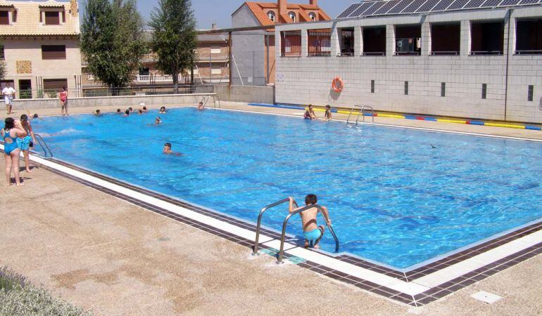 En su inauguración, este míércoles la entrada a la piscina de verano es gratuita 