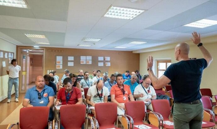 Momento de la reunión en la que se presentaron los diferentes “retos” para lograr el sello de calidad. Foto: Comarca del Bajo Cinca