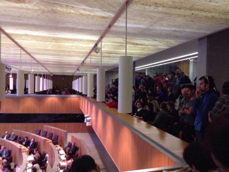 Un grup de funcionaris a la tribuna de públic del consell abans de ser desallotjats, dijous passat