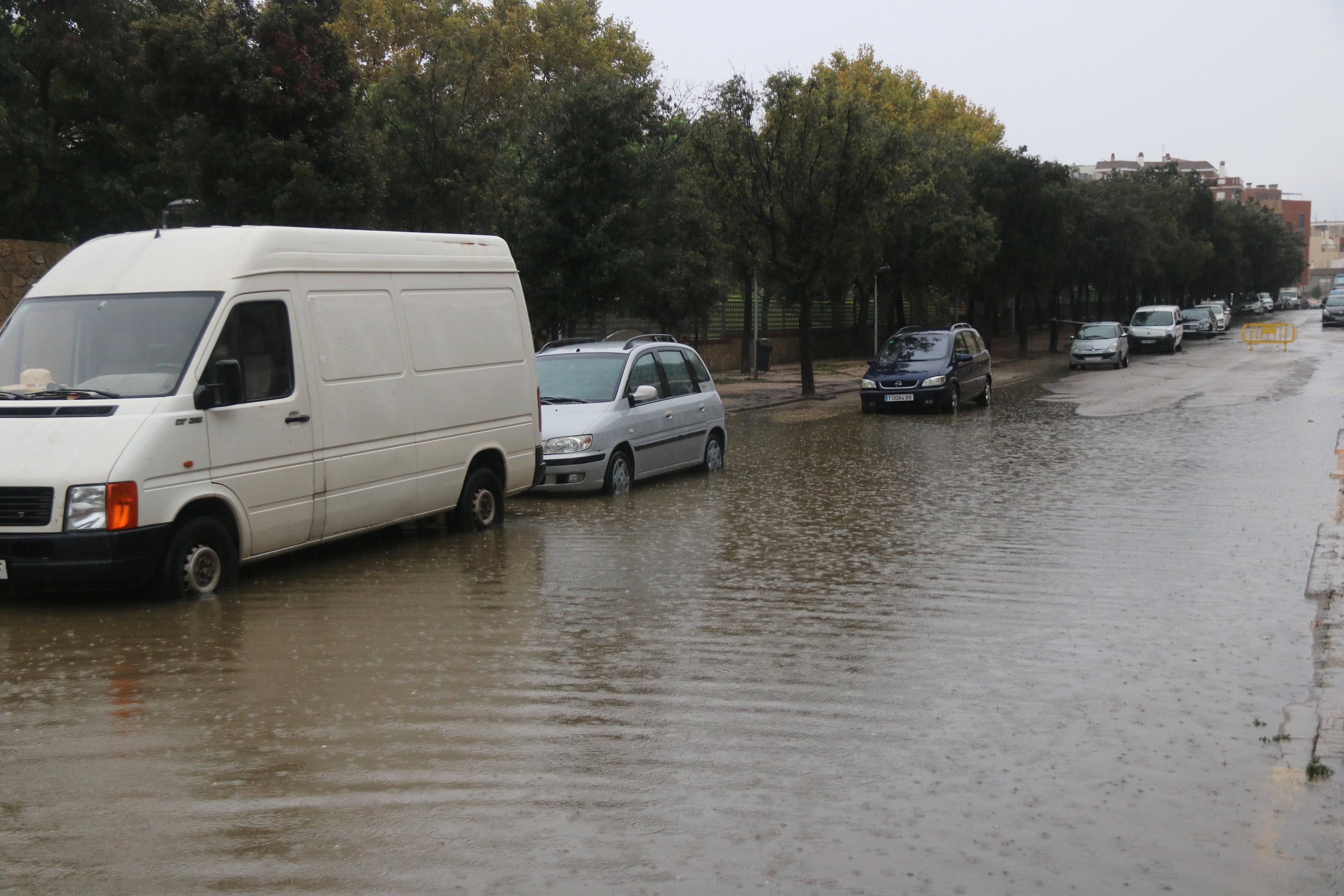 Un dels carrers d&#039;Amposta afectats pel temporal