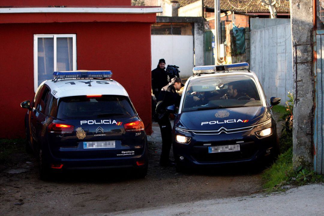 La Policía Nacional ha detenido a uno de los hijos del octogenario cuyo cadáver fue hallado este lunes oculto bajo unos matorrales, envuelto en plásticos y con los pies atados en una zona boscosa de la parroquia de Sárdoma, en Vigo, han informado a Efe fuentes de la investigación.