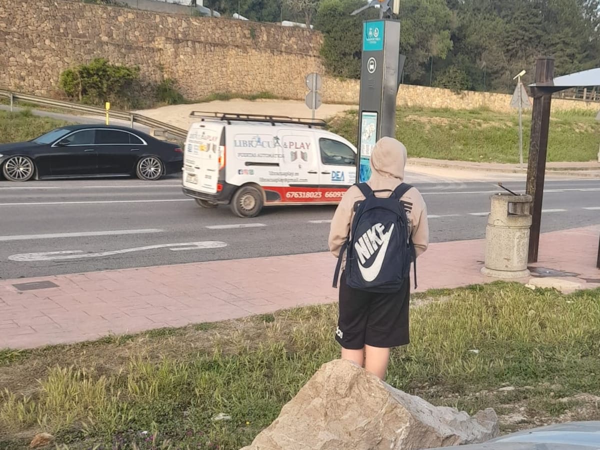 Alumnos de institutos de Ibiza se quedan otra vez sin transporte escolar