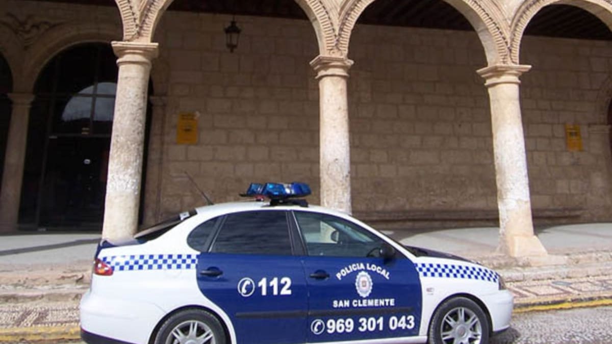 La Policía Local de San Clemente localiza un vehículo sustraído durante un control rutinario