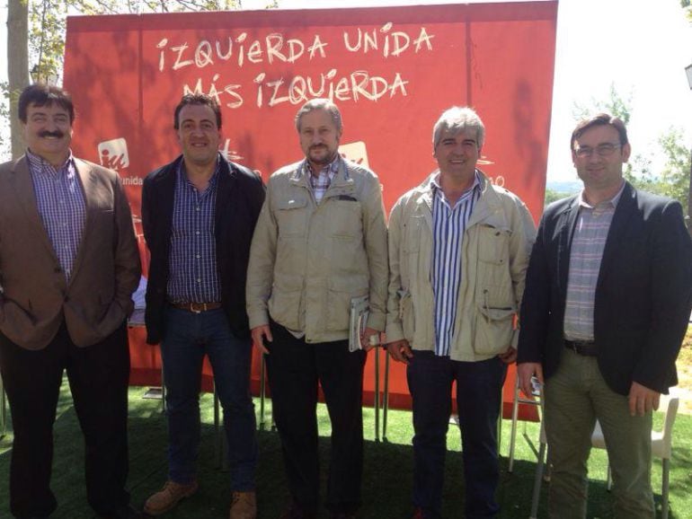 Con Willy Meyer candidato de iu al parlamento europeo,Daniel Martínez coordinador de iu Castilla la mancha, José María Domínguez concejal de Talavera y Amando blanco Alcalde de Cazalegas