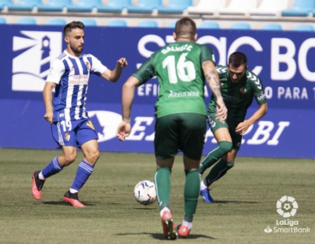 Derrota de la Ponferradina en el Toralín ante el Castyellón que se llevó la victoria en el último minuto del descuento