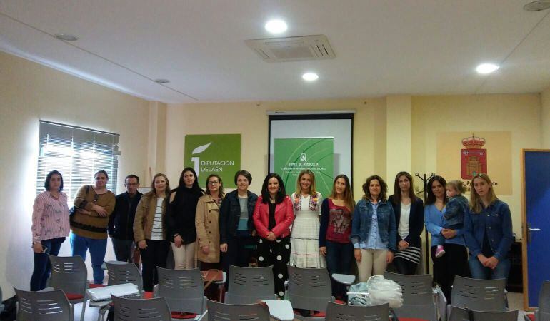 Ana Delia Estrada en la charla informativa de Villacarrillo.