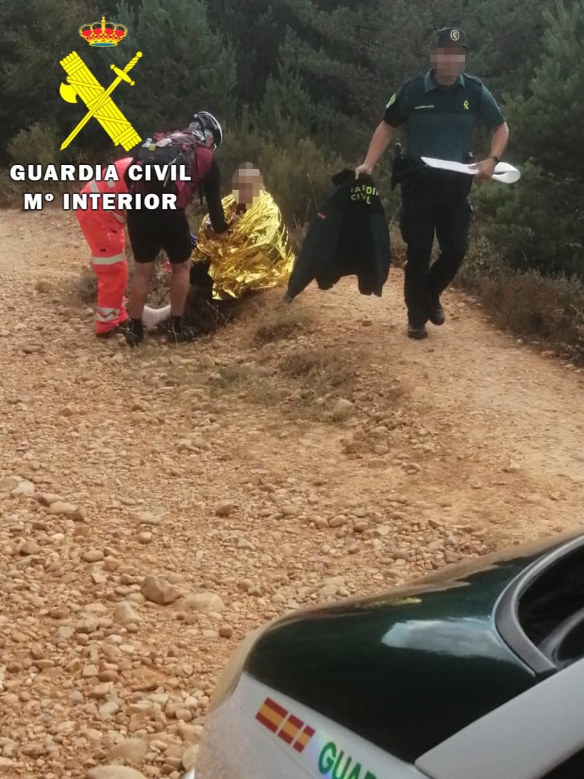 Instantánea de la peregrina siendo atendida.