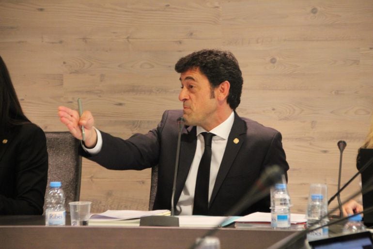 El cònsol d'Ordino, Josep Àngel Mortés, durant una sessió de Comú