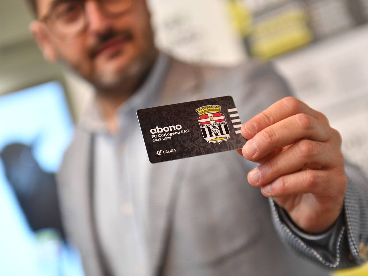 El FC Cartagena 'encaja' su campaña de abonos, con ligeras subidas en los precios