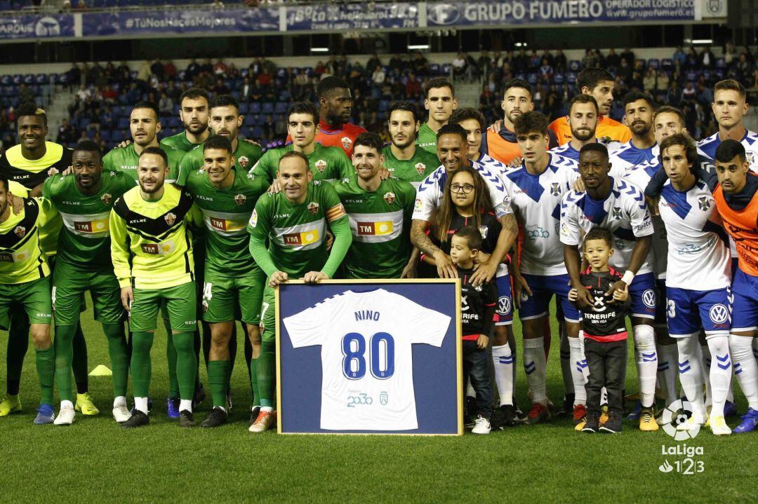 Nino fue homenajeado antes del partido por su brillante pasado en el Tenerife