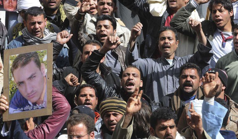 Protestas en Egipto tras la ejecución de 21 coptos por parte del Estado Islámico.