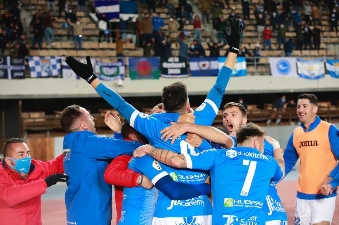 Forján celebrando el gol con sus compañeros 