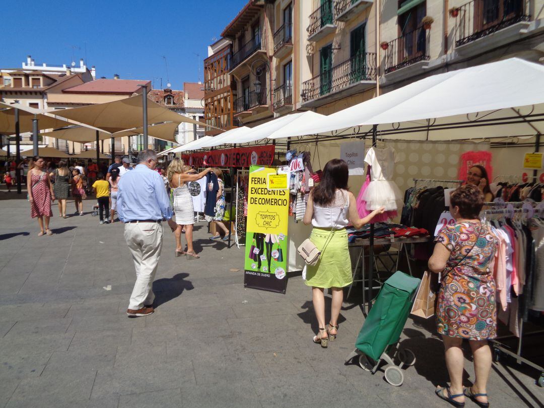 La feria desplegó su mercancía a lo largo y ancho de la Plaza Mayor