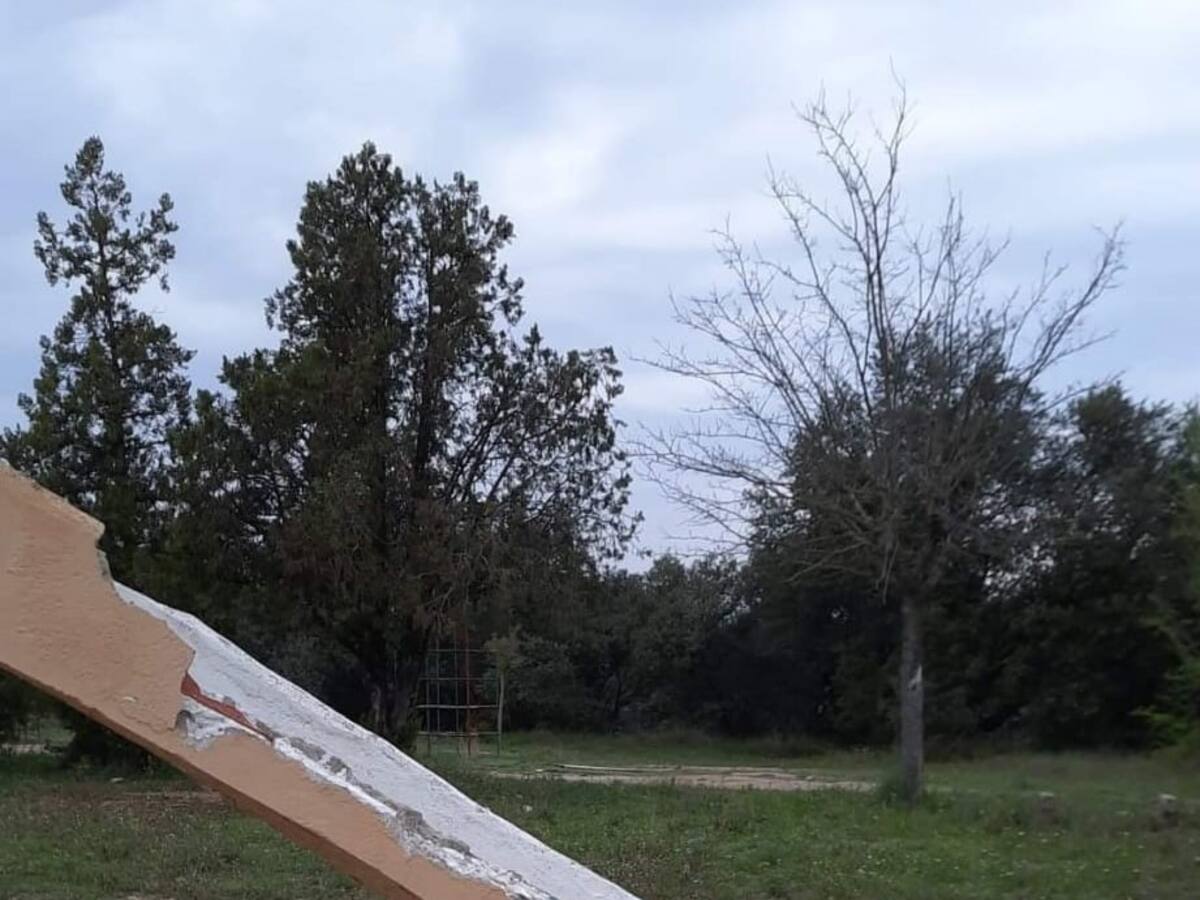 Destrozos en el emblemático tobogán de la ermita de la Virgen del Plano de Barbastro