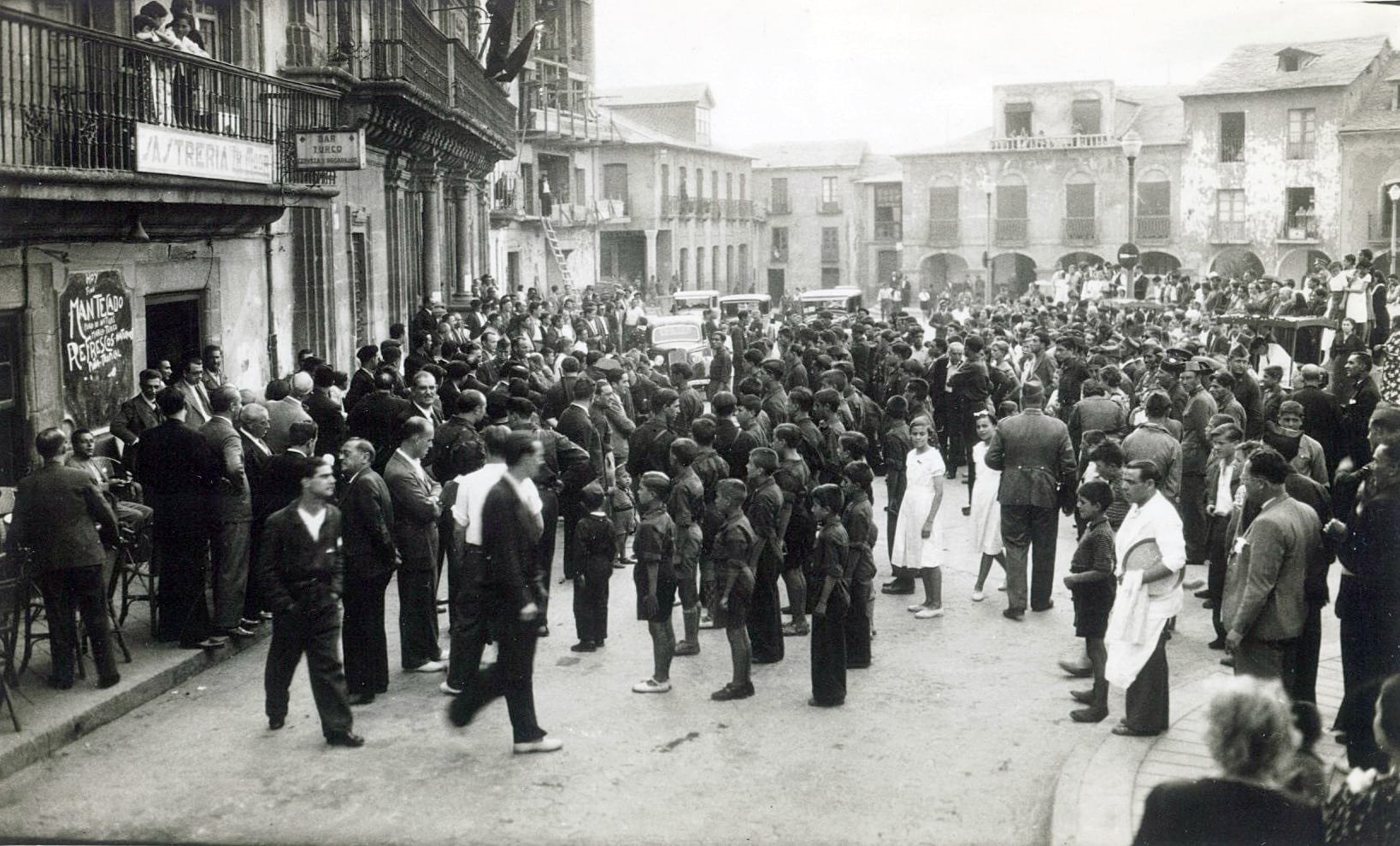 La sociedad civil &#039;forma&#039; ante los golpistas en los días posteriores a la caída de Ponferrada el 21 de julio de 1936