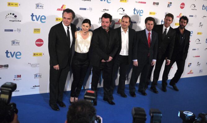 El equipo de &#039;No habrá paz para los malvados&#039;, en la alfombra roja de los Premios Forqué