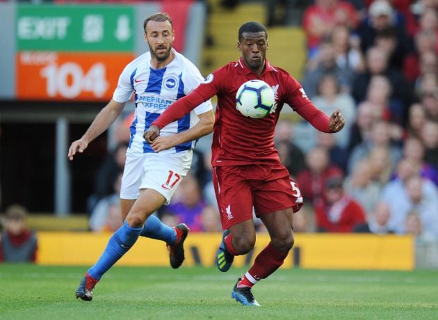 Wijnaldum durante el partido de ayer contra el Brighton. El centrocampista holandés completó 75 pases de 76 intentados.