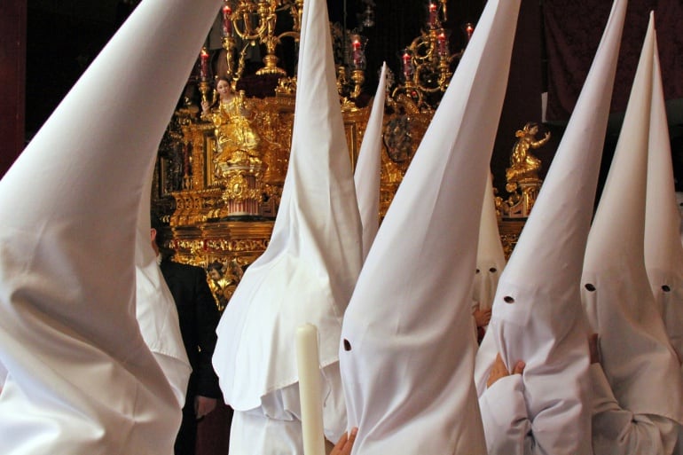 Nazarenos de la hermandad de Jesús Despojado