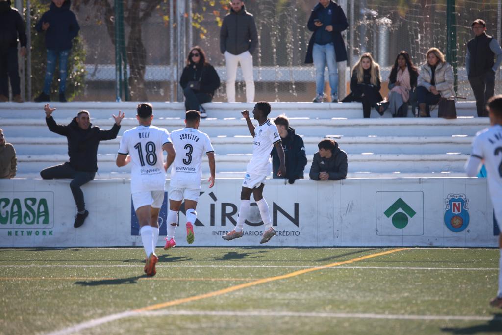 Jugadores del Xerez CD celebrando uno de los goles al Gerena