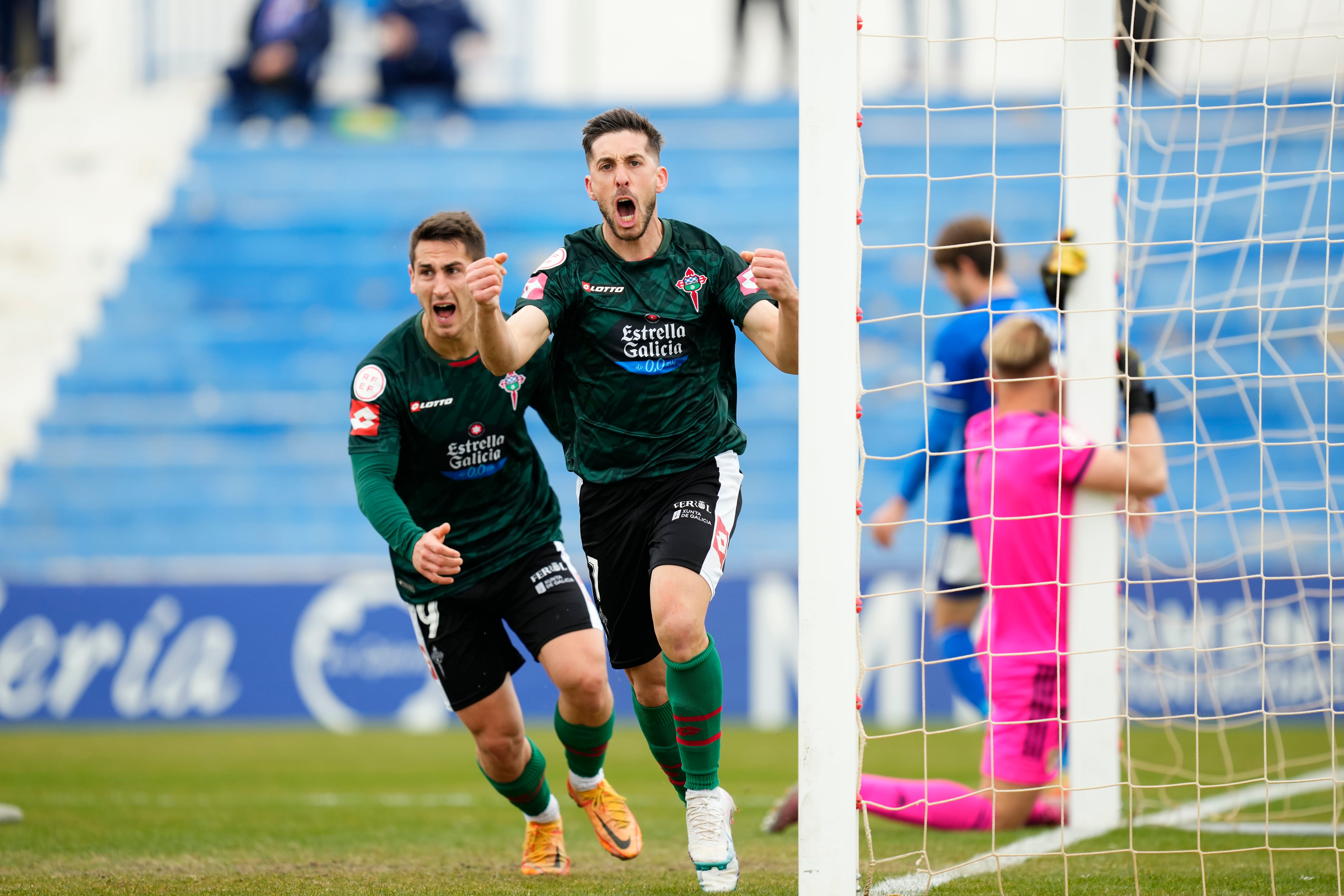 Heber Pena, tras marcar su gol en Linarejos durante el Linares Deportivo-Racing de esta temporada (foto: Cadena SER)