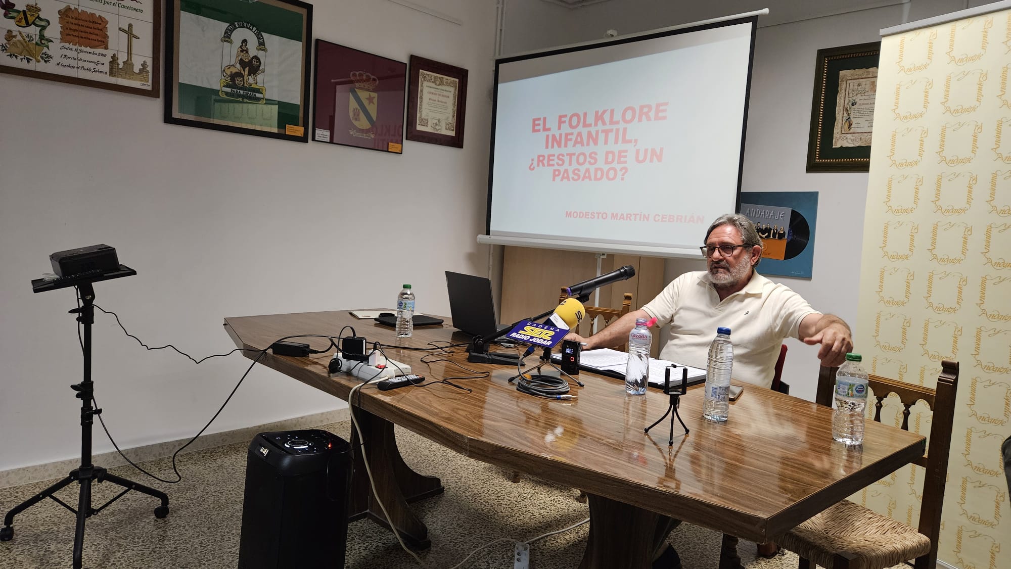 Momento de la ponencia de Modesto Martín Cebrián