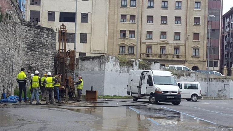 Primeros trabajos de Dragados en el solar de Errebal en febrero de 2016