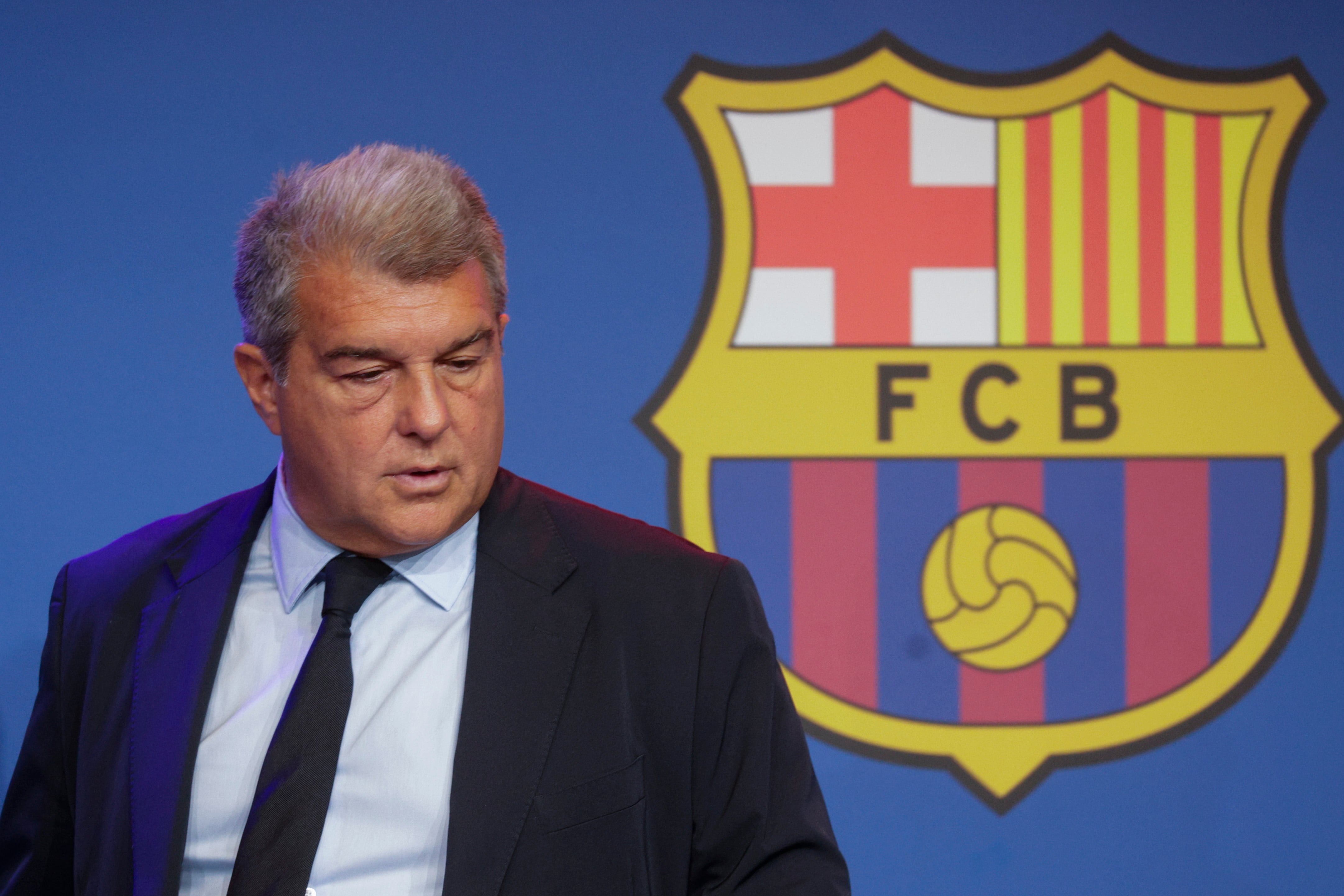 El presidente del Barcelona, Joan Laporta, durante su comparecencia ante los medios para dar detalles sobre la financiación de 1.450 millones de euros para ejecutar las obras del Espai Barça. EFE/Quique García