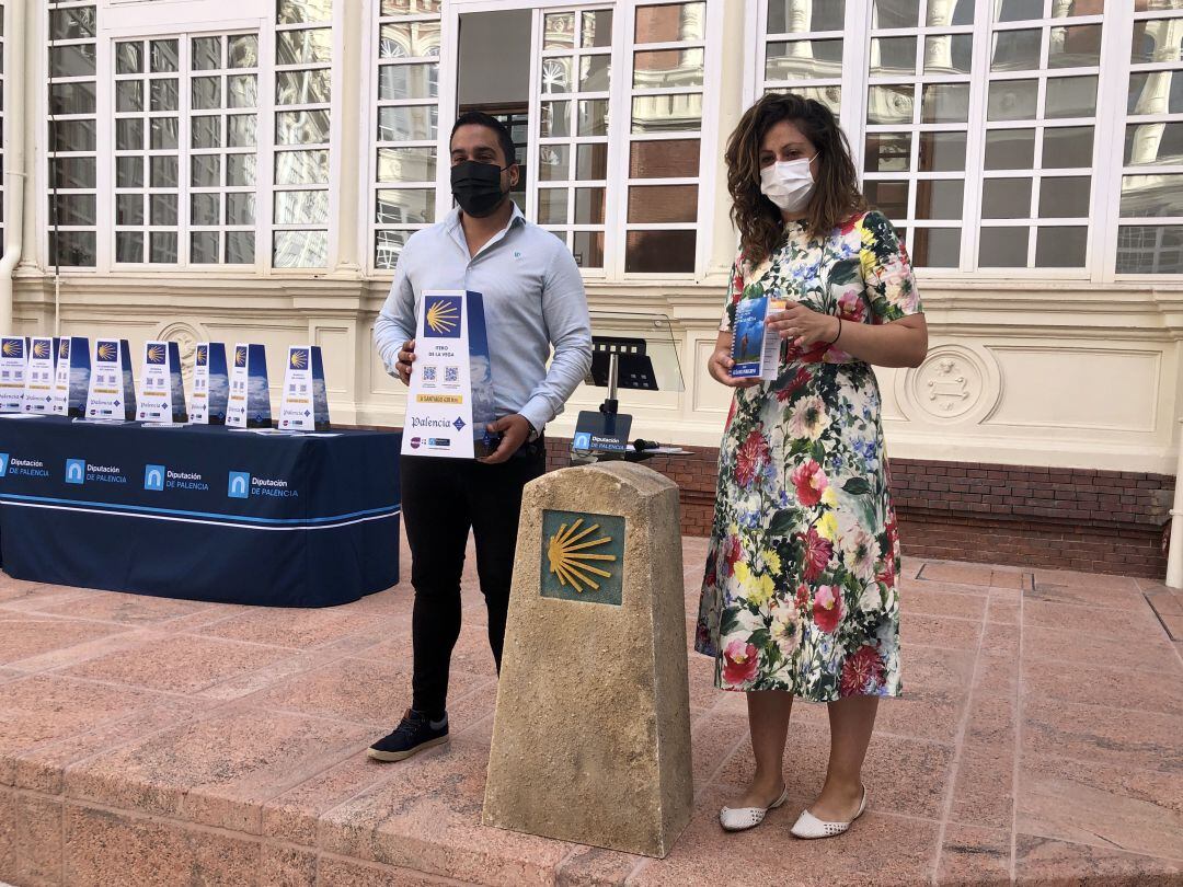 Nuevas Guías del Peregrino y soportes informativos para llevar a turistas y peregrinos por el 'Buen Camino'