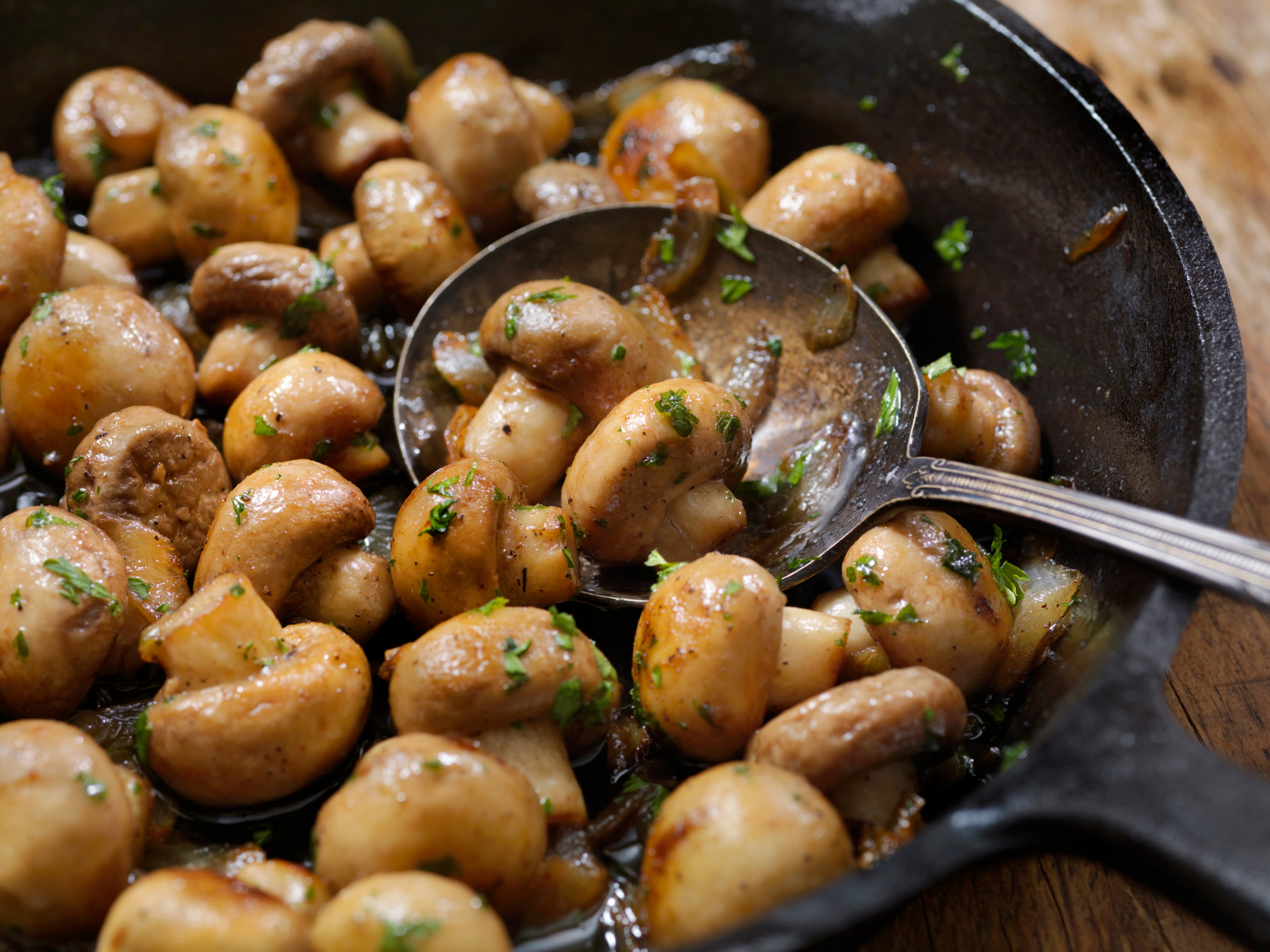 Butter and Garlic Mushrooms with Onions