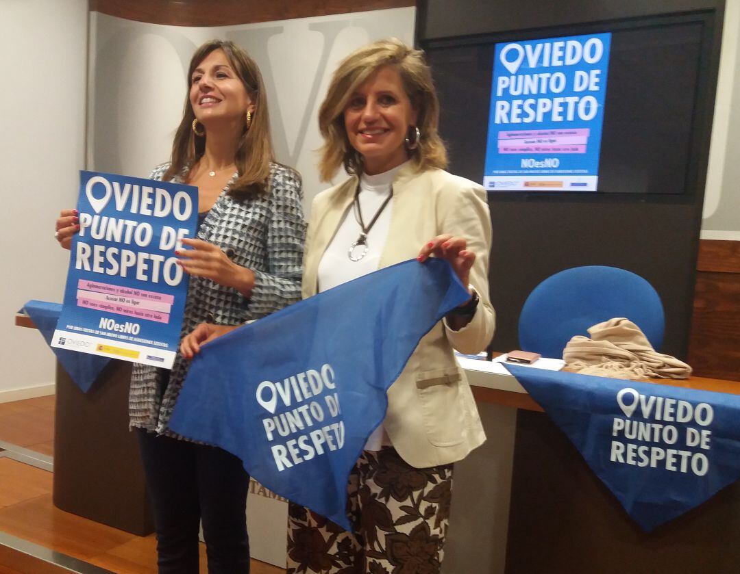 Leticia González, concejala delegada de Políticas Sociales, y Conchita Méndez, concejala de Políticas Sociales, en la presentación de la  campaña &quot;Oviedo Punto de Respeto&quot;.