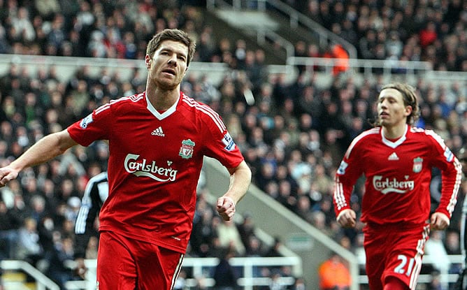 Xabi Alonso marcó el cuarto gol del Liverpool ante el Newcastle