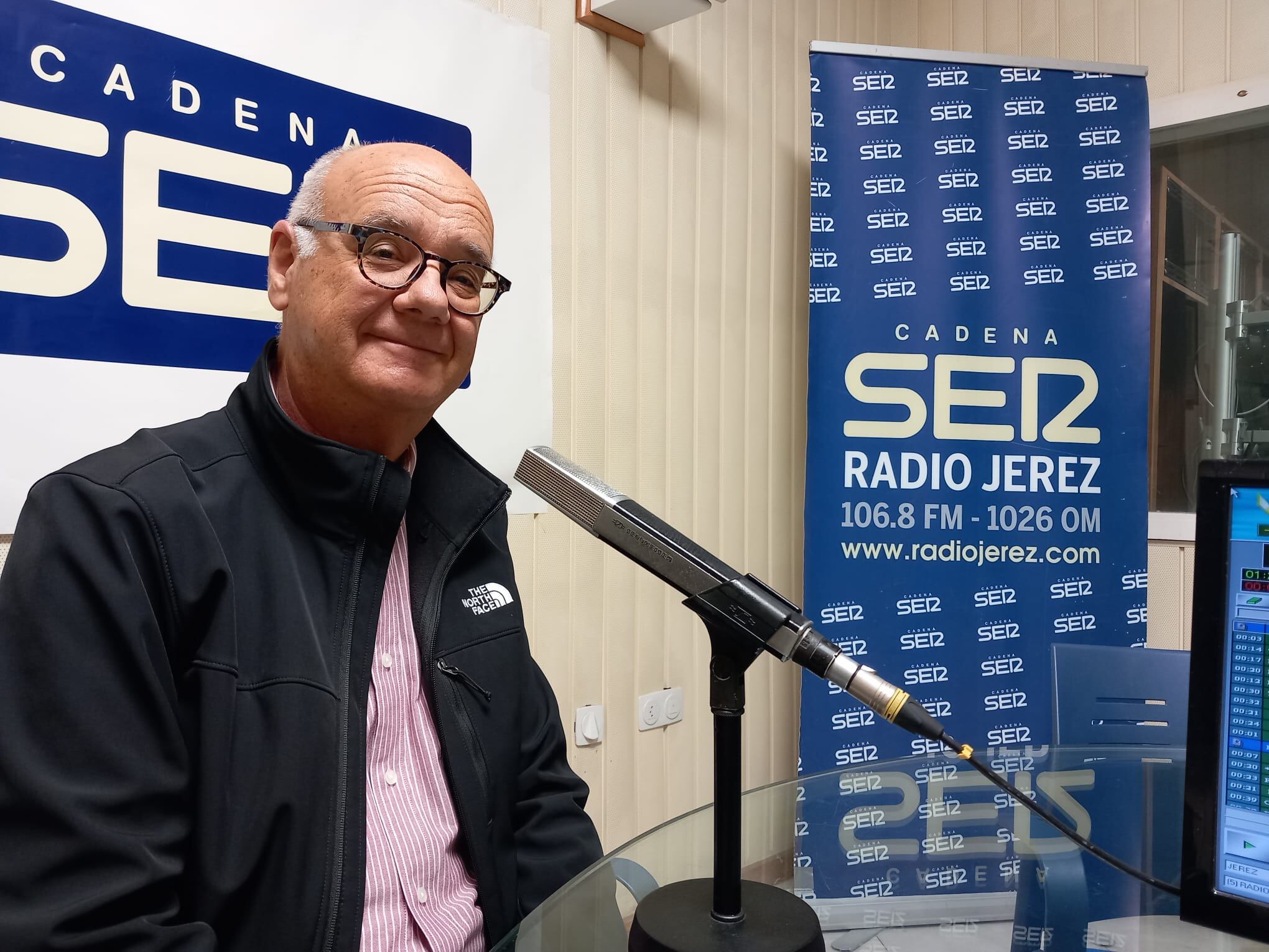 Eugenio Sánchez, director de Cáritas en Jerez, durante la entrevista en Radio Jerez