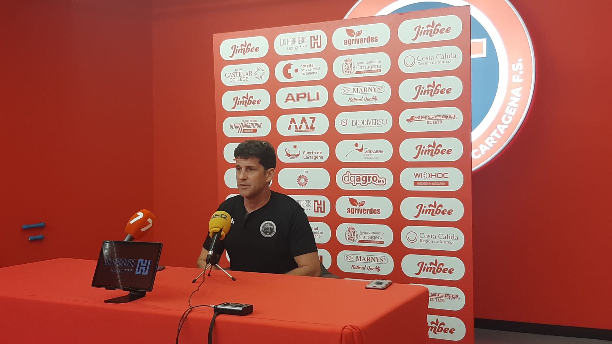 Duda en la sala de prensa del Palacio de los Deportes