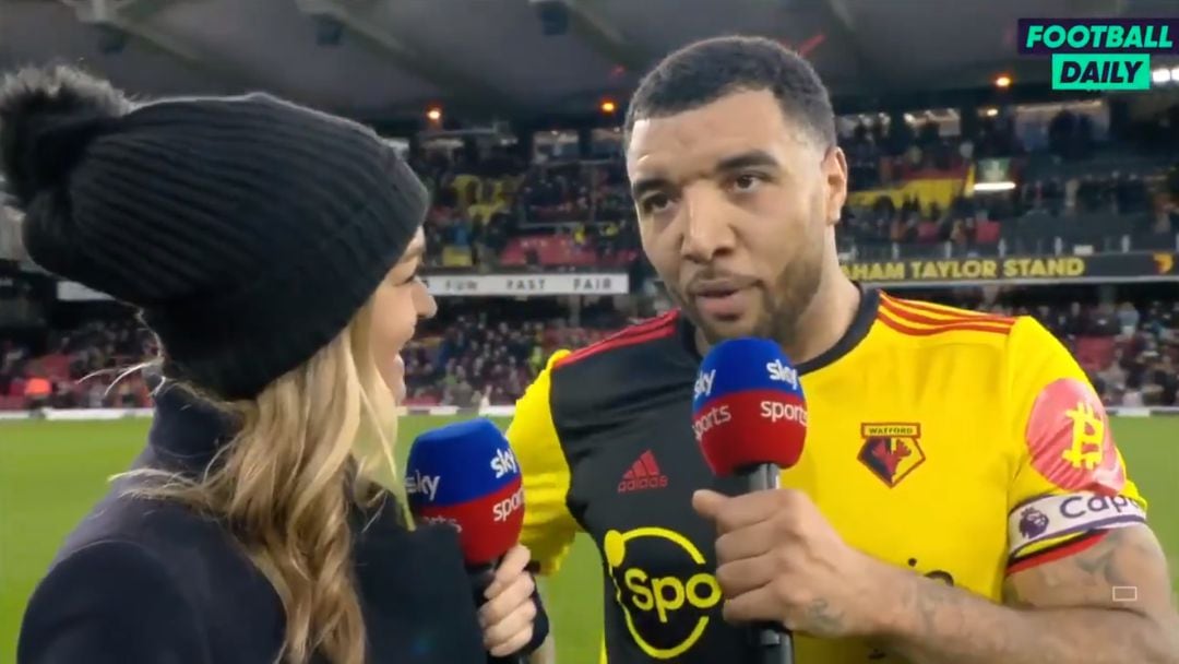 Troy Deeney responde a la reportera de Sky Sports.