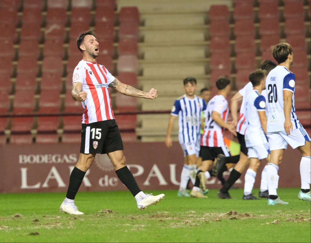 Javi Cobo celebra con rabia una de las acciones del partido / @riojapresscom