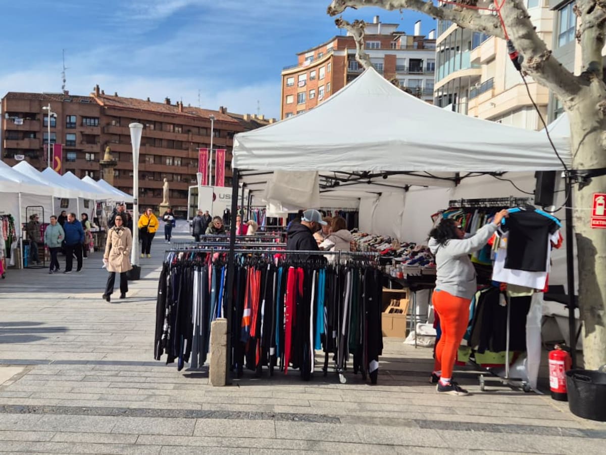 Los comercios de Calahorra celebran el Promostock dos semanas después de lo previsto por las fuertes lluvias: "El buen tiempo nos va a ayudar"