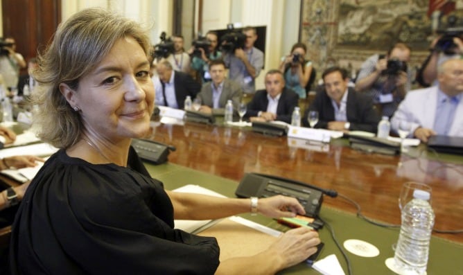 La ministra de Agricultura, Isabel García Tejerina, durante la reunión con miembros del sector.