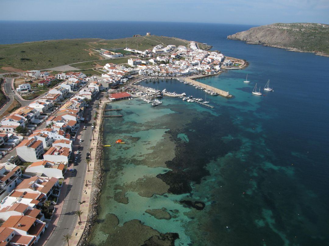 Francesc Ametller vol negociar amb ports el futur de les vivendes a Fornells que s'estan revertint a l'Administració.