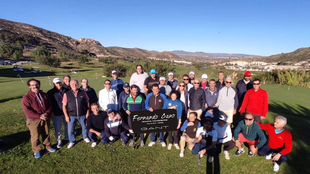 Foto de grupo participantes al torneo de golf