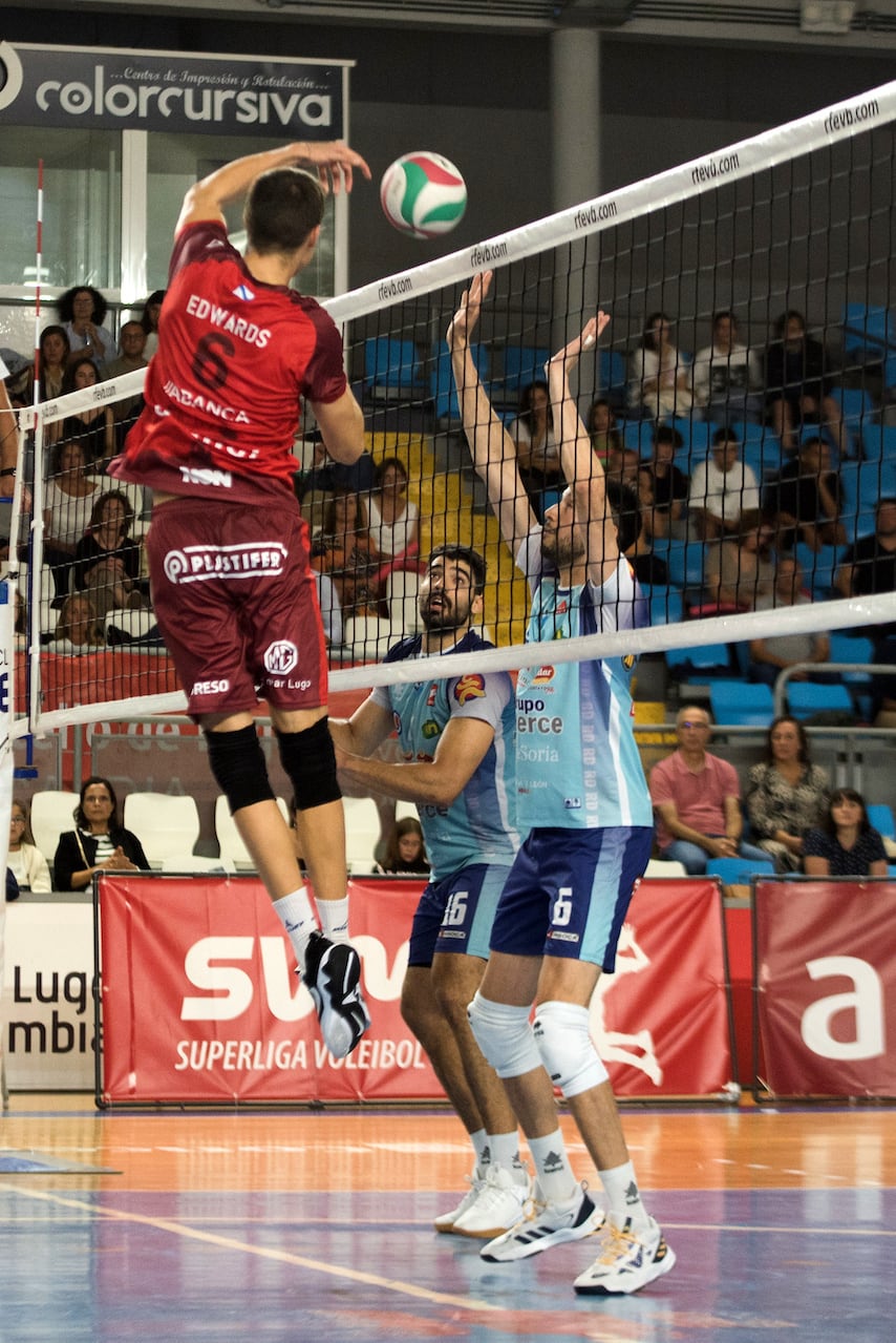 Bruno Cunha (16) durante el duelo en Lugo.