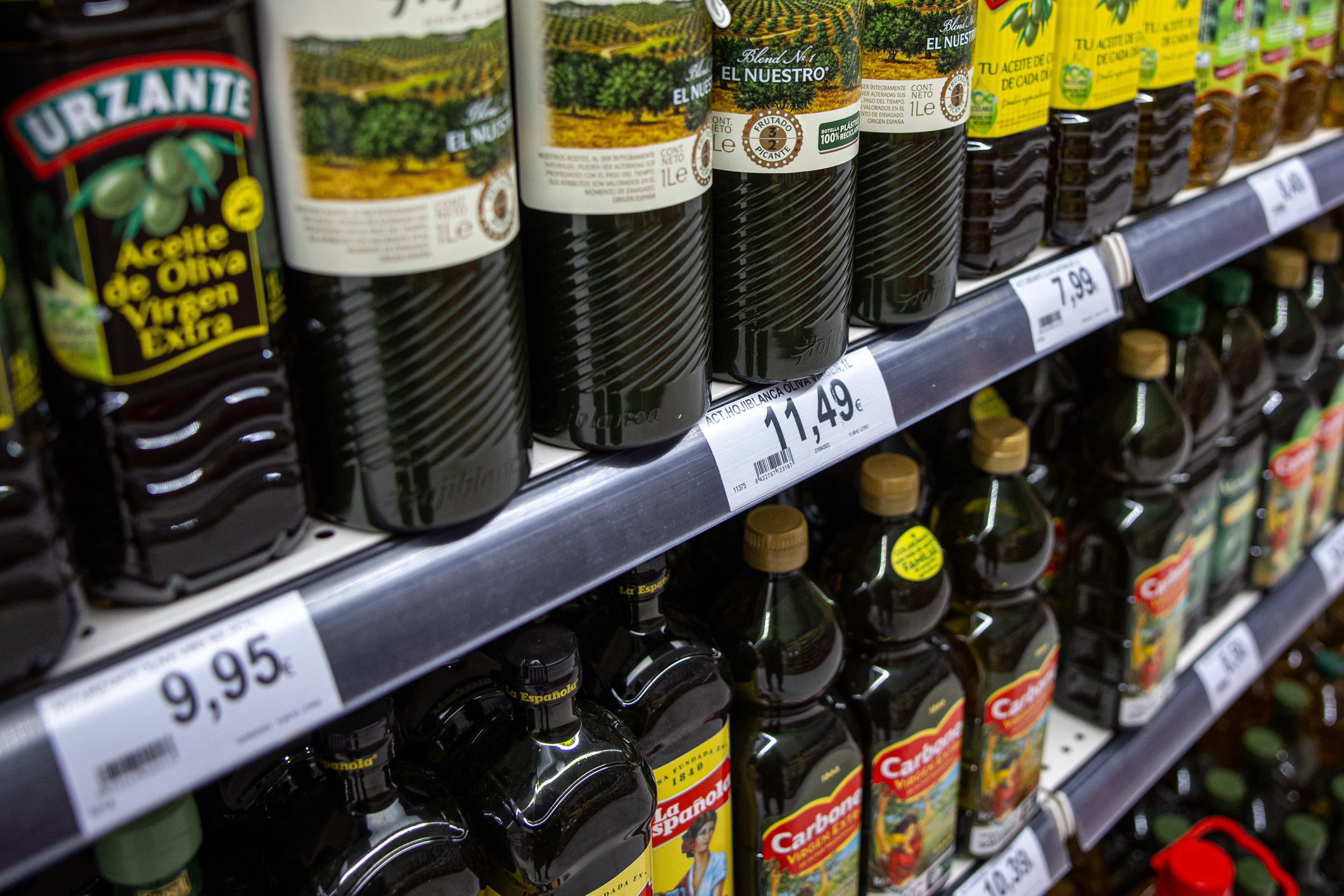 Recorremos los principales supermercados para averguar cuál es el precio del aceite de oliva y cómo podría quedar el mismo una vez que se reduzca el IVA.